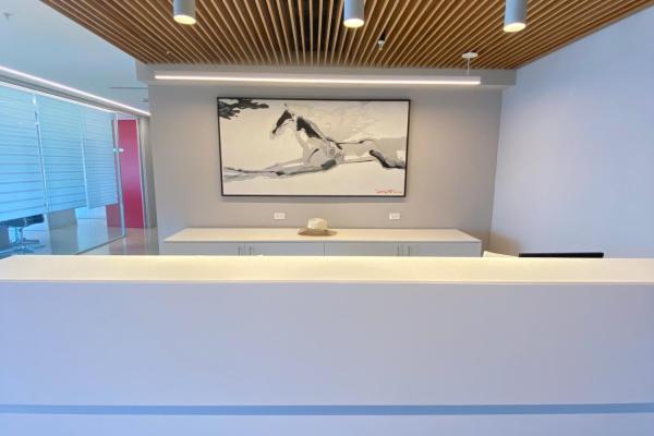 Se vende oficina remodelada en balboa office center