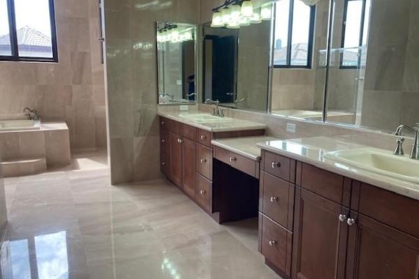 4 bedroom house toscana del este with solar panels