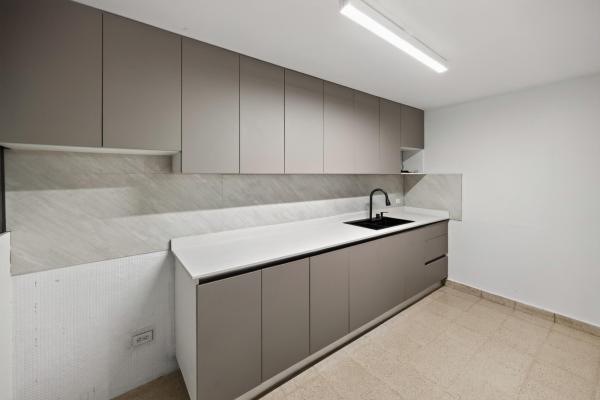 Dúplex de 3 niveles en venta en altos de miraflores, betania, panamá