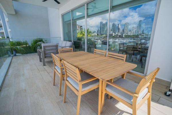 Beach club residences, ocean reef island