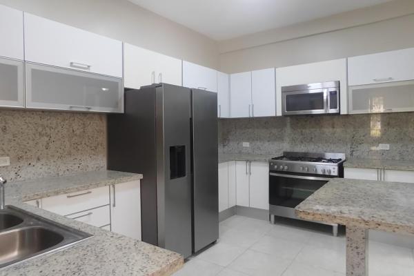 Vendo townhome en embassy club para inversionistas. generando renta.