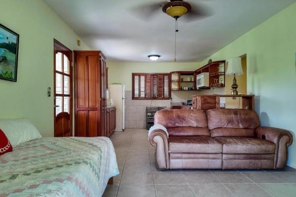 Casa con más de 1 hectárea y dos residencias