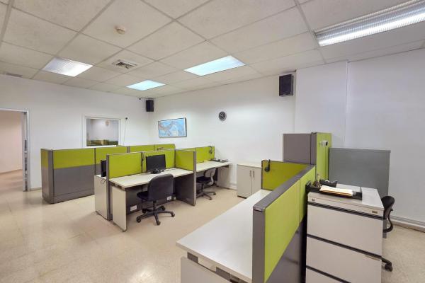 Commercial premises for sale in tumba muerto