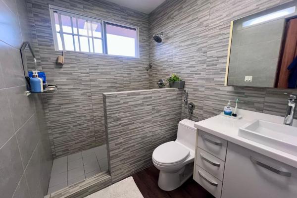 Vendo casa unifamiliar en ph castel novo – espaciosa y lista para ocupar