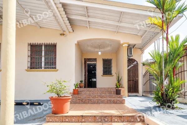 House for sale in brisas del golf