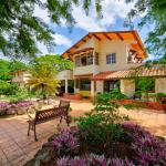 Beachside villa in playa malibu