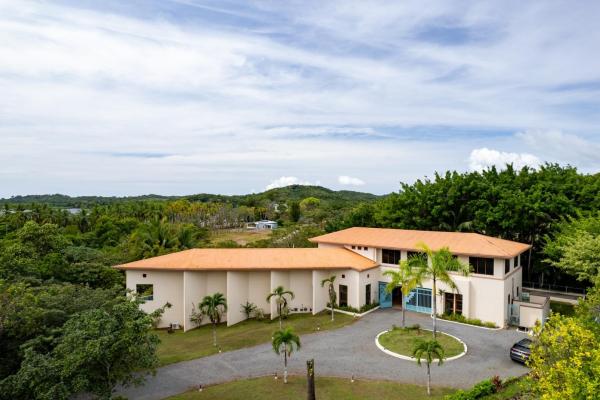 Resort-ready estate in hermosa bay boca chica
