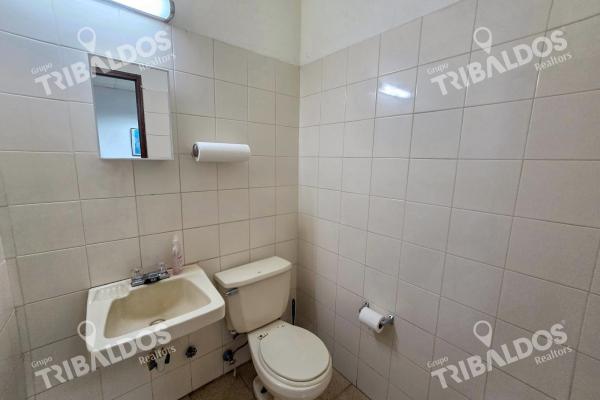 Commercial premises for sale in tumba muerto