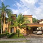Alquilo embassy club casa forest estate