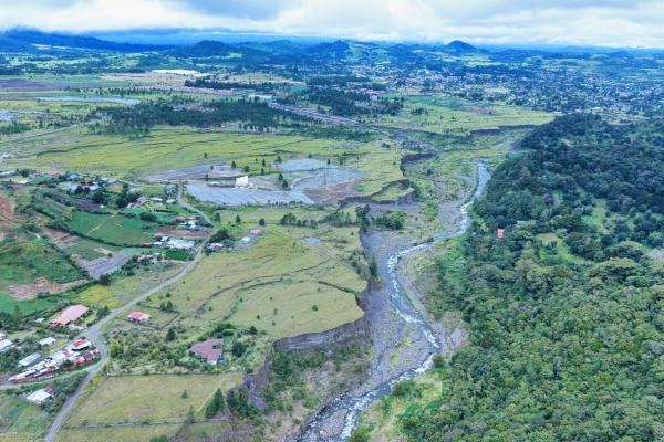 Large residential lot for sale – paso ancho