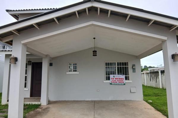 Banco vende casa en ph rolling hills, la chorrera