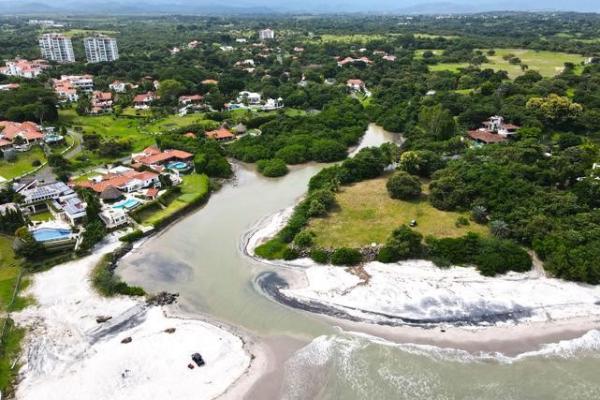 Land in punta roca, punta barco. san carlos