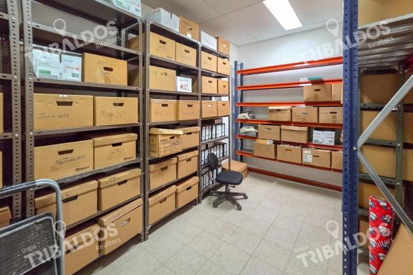 Commercial premises for sale in tumba muerto