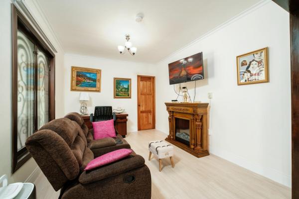 Beautifully maintained 3-bedroom home with guest s