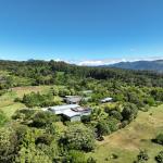 Finca campestre con múltiples edificaciones en palmira