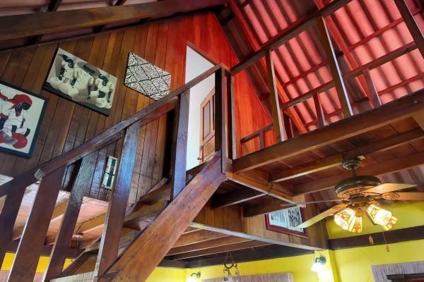 Charming mountain home for sale in toscana, altos