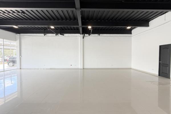 Commercial premises in galería cincuentenario