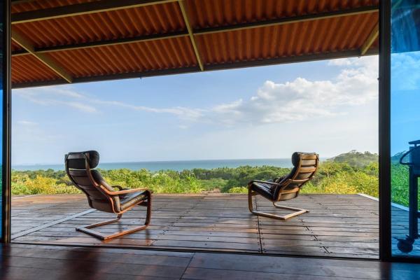 Finca con vista al mar y dos casas