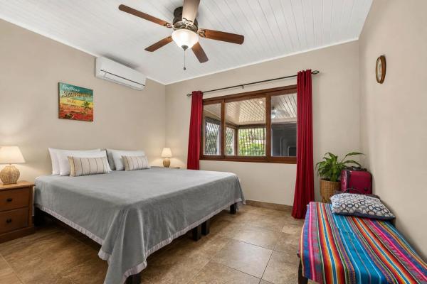 Amplia casa con piscina y apartamento para invitados