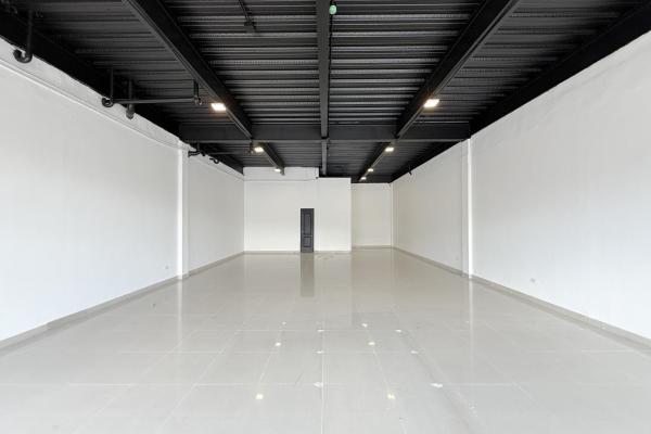 Commercial premises in galería cincuentenario