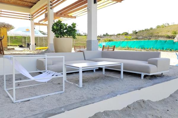 Apartamento amoblado con vista al mar y club de playa en san carlos