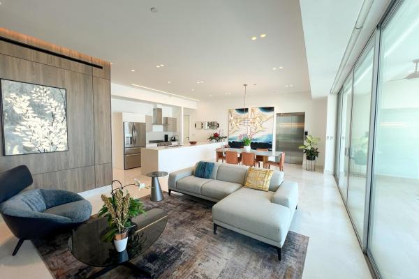 Apartamento con luz natural y vistas a la marina en bcr