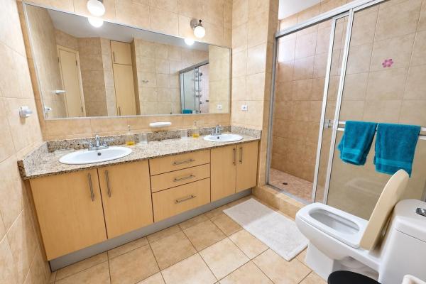 Apartamento frente al mar en venta en playa serena – nueva gorgona