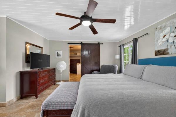 Amplia casa con piscina y apartamento para invitados