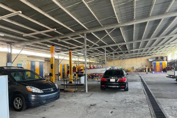 Venta de terreno con galera, parque lefebre