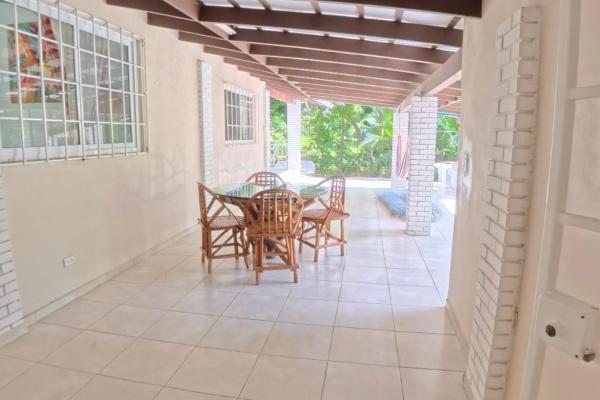 Casa para venta en el corazón de coronado!