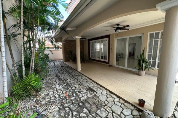 House for rent at altos de panama