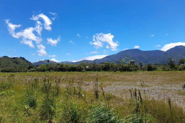 Flat road-front lot for sale in volcan