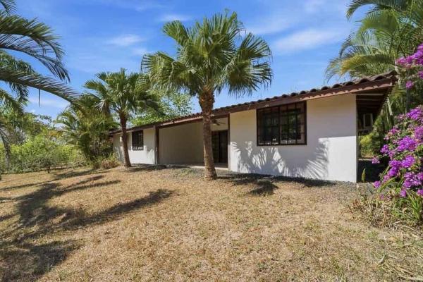 Charming home near los destiladeros beach
