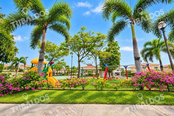 Venta de casa en costa del este con cocina remodelada