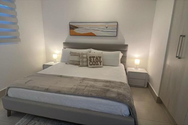 Apartamento moderno de 2 habitaciones frente al mar en playa malibú