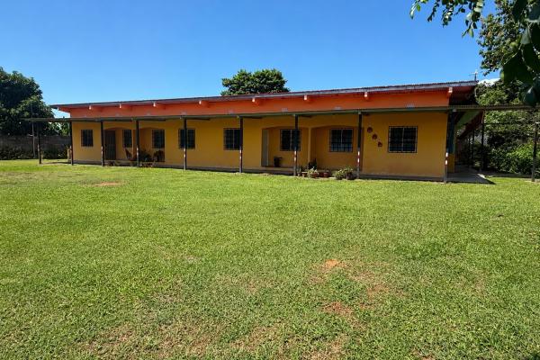 Se vende casa con 4 apartamentos