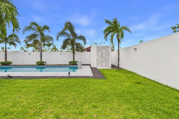 Hermosa casa moderna de 2 dormitorios con piscina