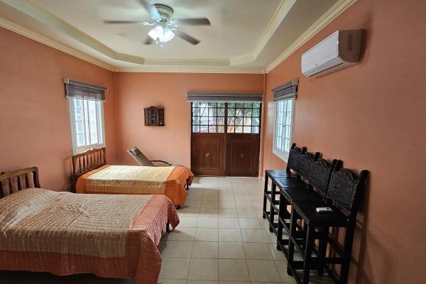 House in coronado with pool and 1000m2 land