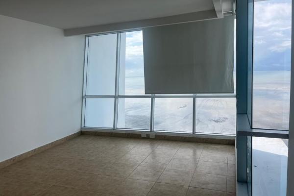 Banco vende penthouse en ph titanium