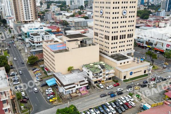Venta de casa comercial en el carmen