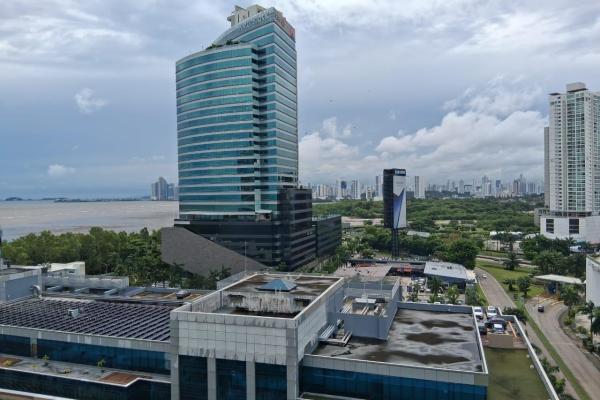 Office for sale or rent with terrace in cde