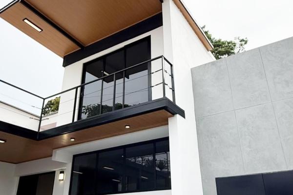 Hermosa casa moderna industrial en betania