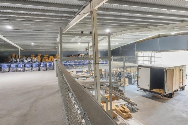 Venta de galera con mezzanine en pacora