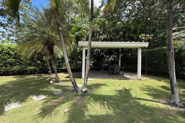 Casa con piscina en coronado golf | amoblada y equipada