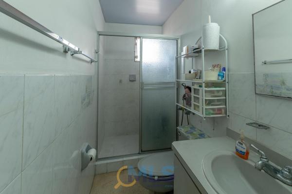 Two-story house with 4 bedrooms in altos de panamá