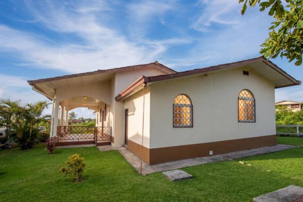 3 bedroom home with loft in alto boquete