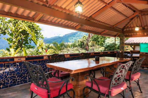 Oportunidad!!! se vende amplia casa con piscina en altos del maria
