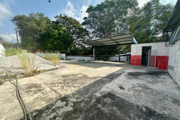 Commercial lot for sale or rent in linda vista
