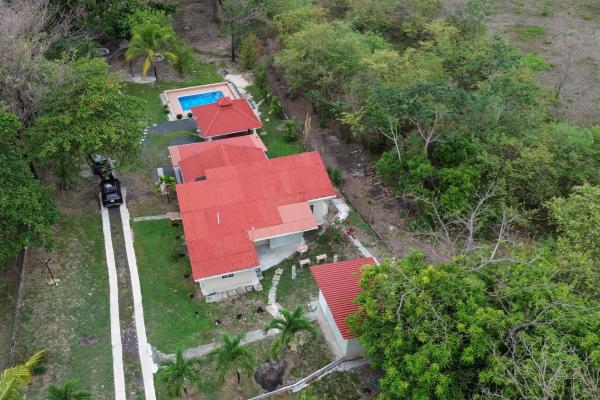 Casa con piscina en venta en cabuya, chame