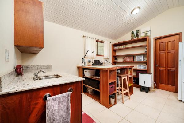 Casa en boquete con casita y vistas impresionantes al volcán